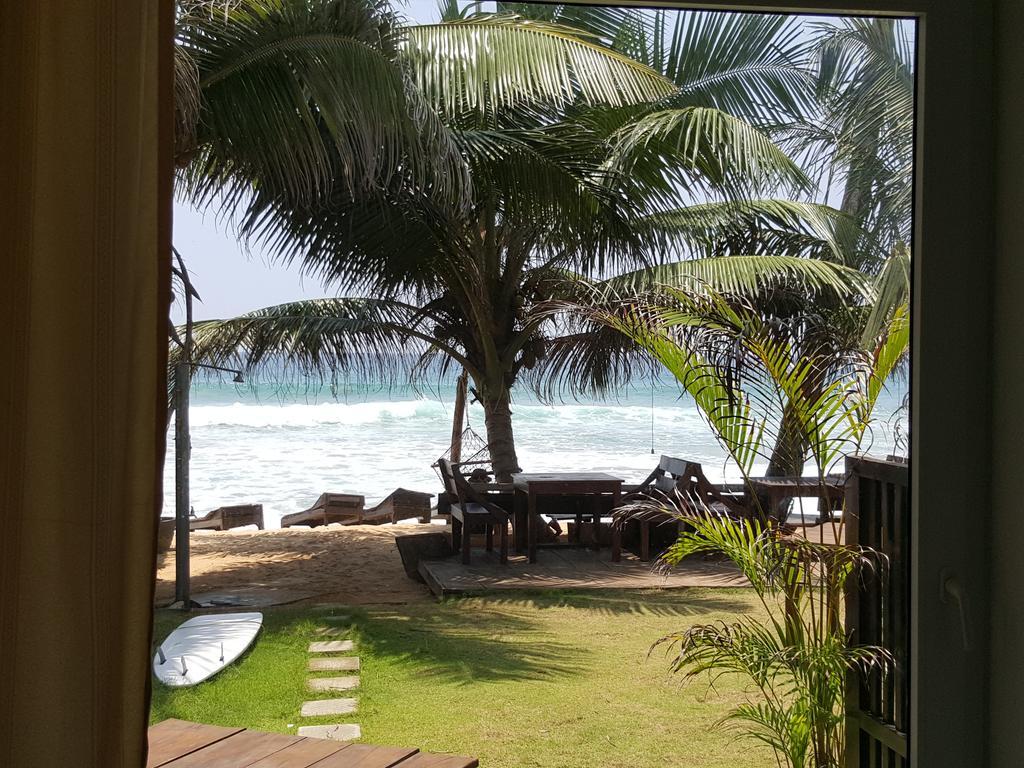 The Den Guest House Hikkaduwa Exterior photo