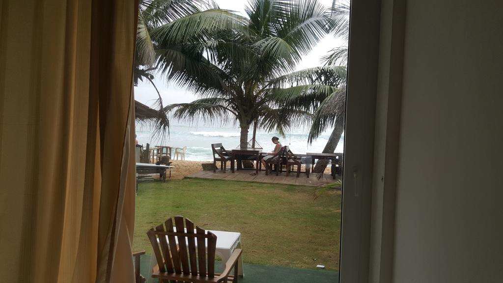The Den Guest House Hikkaduwa Exterior photo