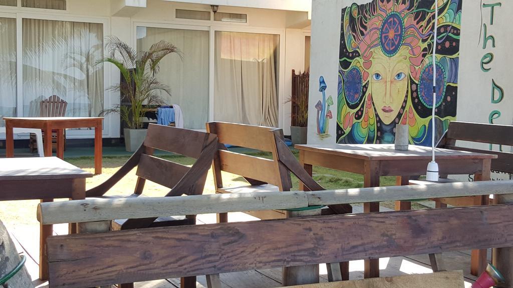 The Den Guest House Hikkaduwa Exterior photo